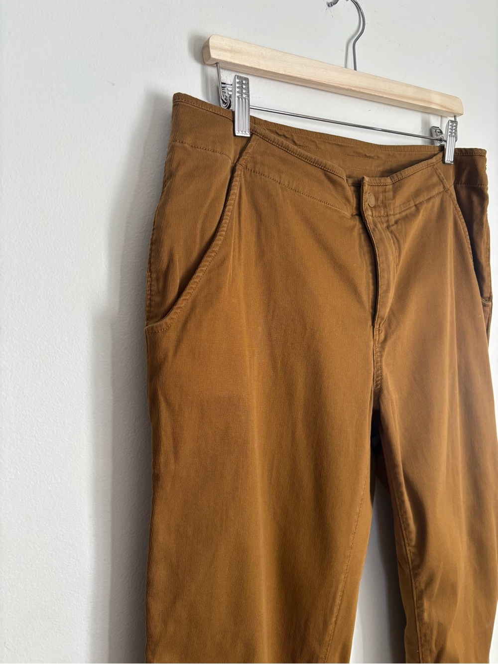 Mountain Hardwear Kentro Cord Pants Women’s Size 12 Rust Brown Outdoor Hiking